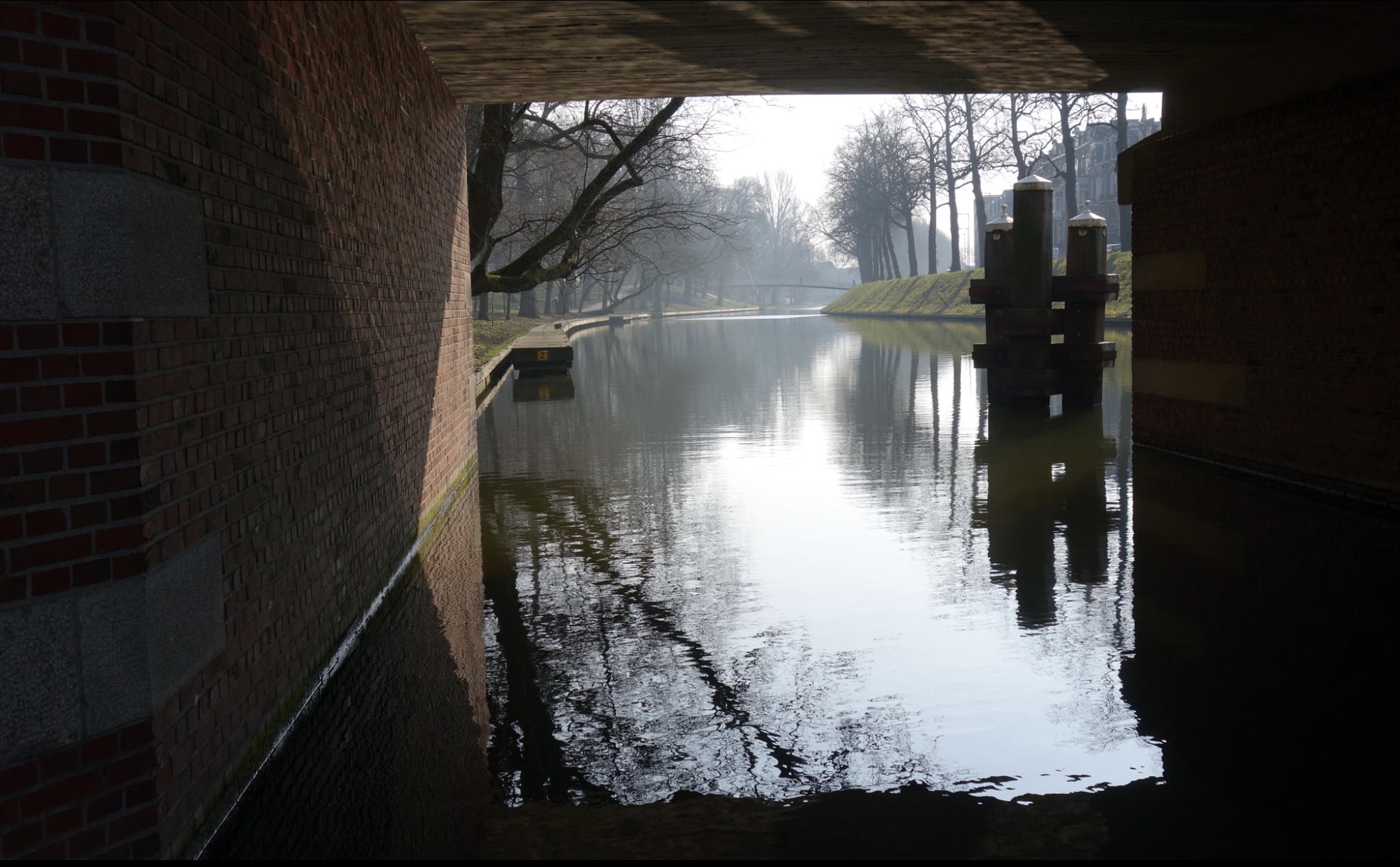 Doorkijk onder brug Utrechtse singel.